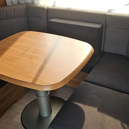 אתר קמפינג Peter's Wohnwagen Mit Festen Standort
